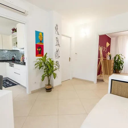 We - Larga32 House Bologna